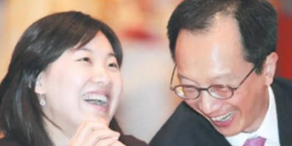 亿万28官网-恩爱24年难敌残酷现实！74岁梁锦松明显衰老，48岁伏明霞仍貌美如花|郭晶晶|婚姻|岁月|爱情|荣耀_新浪娱乐_新浪新闻