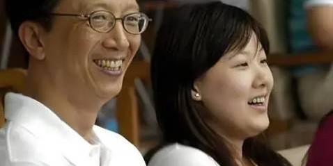 亿万28官网-恩爱24年难敌残酷现实！74岁梁锦松明显衰老，48岁伏明霞仍貌美如花|郭晶晶|婚姻|岁月|爱情|荣耀_新浪娱乐_新浪新闻