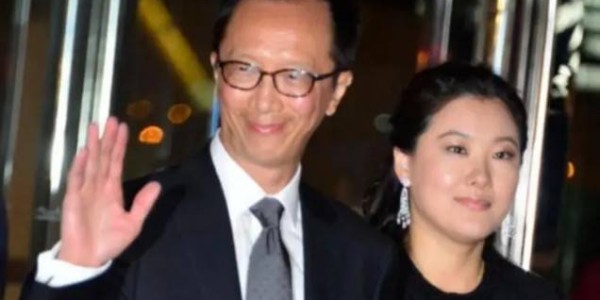 亿万28官网-恩爱24年难敌残酷现实！74岁梁锦松明显衰老，48岁伏明霞仍貌美如花|郭晶晶|婚姻|岁月|爱情|荣耀_新浪娱乐_新浪新闻